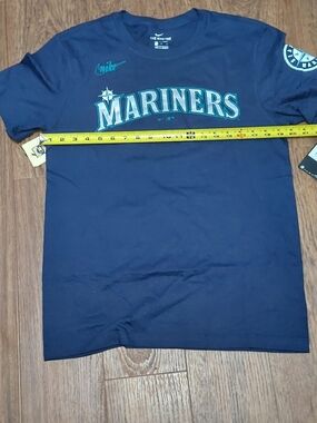 Seattle Mariners T-Shirt Ichiro Sz small  NWT Navy Blue
